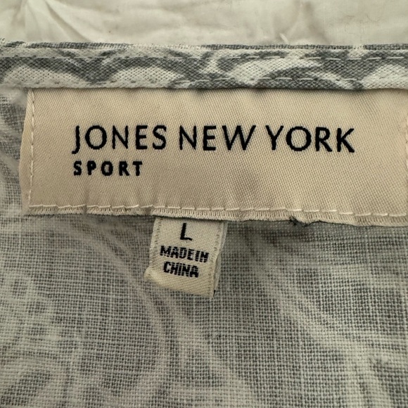 Jones New York Linen Blouse with Crochet Detailing. Gray/white Size Large - Picture 5 of 8